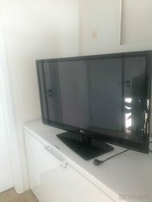 Televízor LG 107 cm