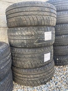 235/45 R18  Zimné