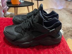 Predám nenosené Nike Huarache tenisky dámske