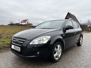 Kia Ceed 1.6 ( Benzín ) AUTOMAT ,Cúvacia kamera, Nová STK/EK