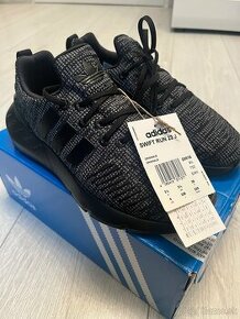 Tenisky Adidas Swift run 22