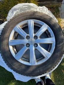 Pneumatiky 185/60 R15 na hlinikovych diskoch