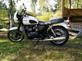 Triumph Bonneville 900