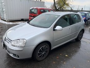 Volkswagen Golf 5 benzín