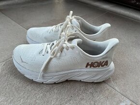 Hoka Arahi 7