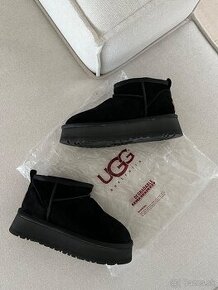 Čierne Ugg platform mini dámske čizmy