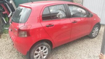 Predám náhradné diely Yaris 1.4 D-4D 1ND MOTOR kufor dvere