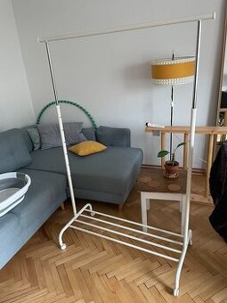 Vešiak IKEA - 2 kusy RIGGA