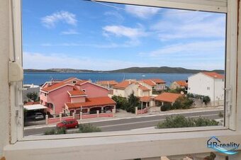 ☀ Šibenik/okolie – TOP kompletne zariadený 2-izbový apartmán