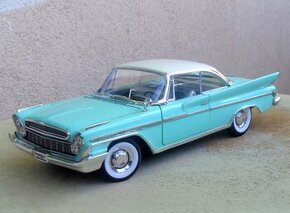 1:18 Ford Crown Victoria, De Soto Adventurer