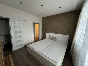 Prenájom Nitra, 3 izbový zariadený byt s balkónom, Chrenová