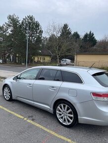 Toyota Avensis automat