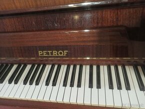 Pianino PETROF