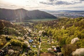 Ponúkam na predaj záhradu s rozsiahlym pozemkom v Humennom