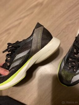 Karbónové bežecké tenisky Adidas adizero takumi sen 10