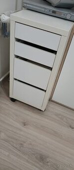 Zásuvky na kolieskach Micke IKEA