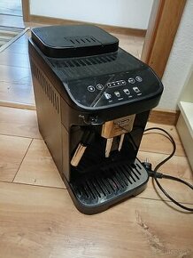 Predám kávovar Delonghi magnifice evo - 1