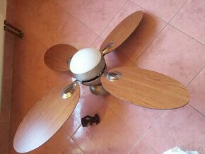 Svetlo s ventilátorom