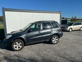 Predam toyota rav4 2005