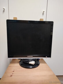 19" LCD monitor Samsung SyncMaster 931C