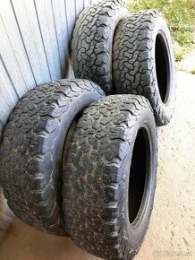 BF Goodrich 215/65 r16 - 1