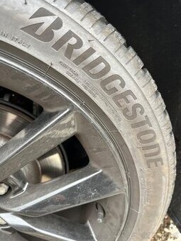 Bridgestone 235/45r17 zimné