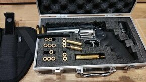 Predám CO2 revolver Dan Wesson 715