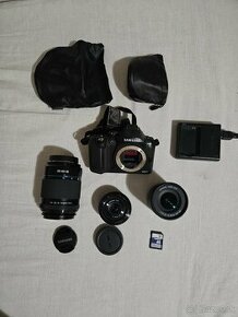 Samsung NX10 + 4-5.6 50-200m + 3.5-5.6 18-55mm + 2 30mm