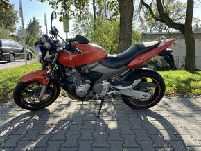 Predám HONDA HORNET 600, 2004, 71kw - 1