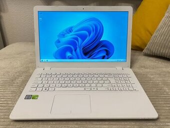 ASUS VivoBook 15 X542 + TAŠKA