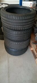 Pneu 245/40 R18