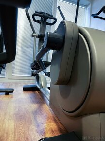 Technogym eliptický trenažer