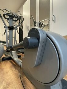 Technogym eliptický trenažer