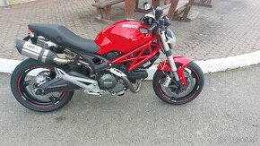 Ducati Monster 696 - 1