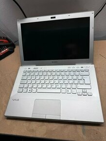 Predám pokazený notebook na náhradné diely zn.Sony Vaio. - 1