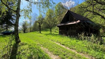 Pozemok 1336 m² s chatou (43 m²) v krásnom prostredí