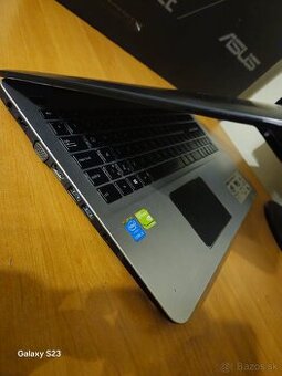 Notebook Asus R556L - 1