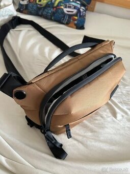 Peak Design THE EVERYDAY SLING 3L v2 - Sling brašna, Coyote - 1