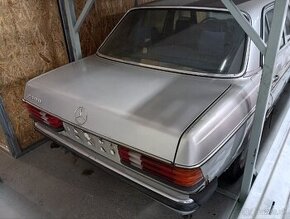 Mercedes 123 /200D Piano Diesel Automat r.v.1983