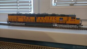 Dieslova lokomotiva Union Pacific 6915 Bachmann HO digital