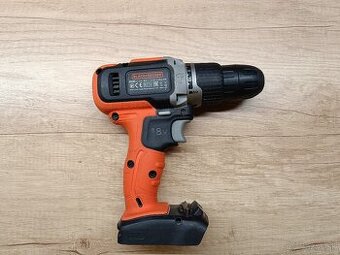 Aku vŕtačka s príklepom Black+Decker