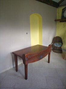 Písací stôl zo smrekového masívu