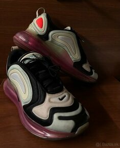 NIKE AIR MAX 720 - 1