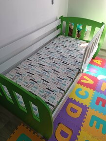 Detská posteľ, zábrana, zásuvky, matrac