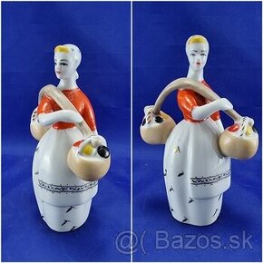 Stará porcelánová soška - žena s košmi  -  14 cm - 1