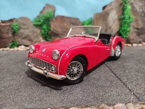 prodám model 1:18 triumph TR3a KYOSHO - 1