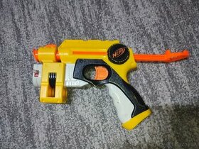 Zbran Nerf s laserovym zameriavacom - 1