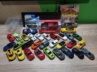 Hot Wheels MIX 33ks