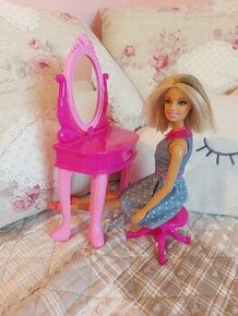 Barbie toaletným stolíkom