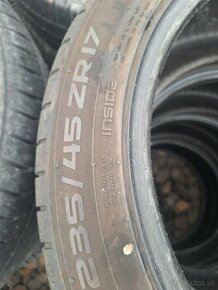 235/45R17